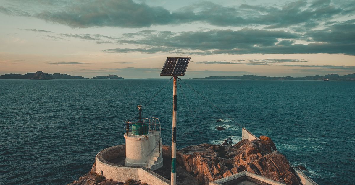 Essential Permits and Regulations for Home Solar Installation
