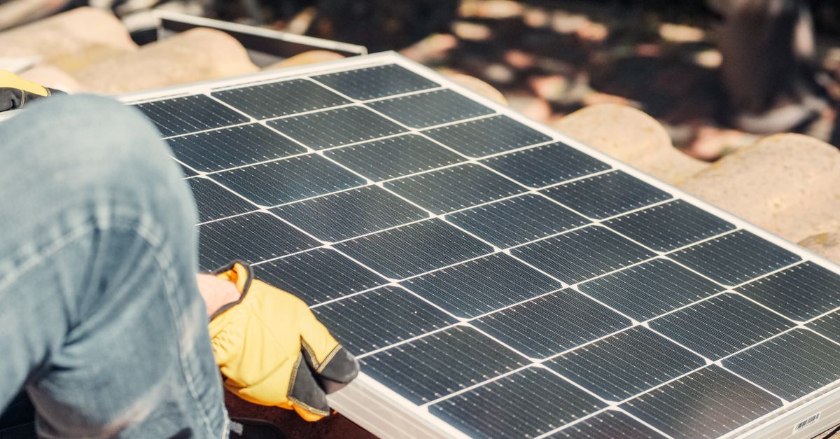 Guide to Monitoring Your Solar Panel Output Effectively